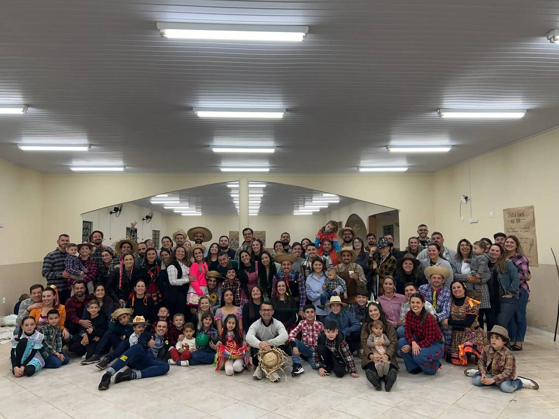 Comunidade AGE RUN reunida com as famílias